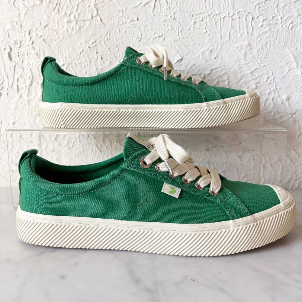Cariuma OCA Low Green Canvas Sneakers Women 9.5 Men 8 Sustainable Skate Shoes
